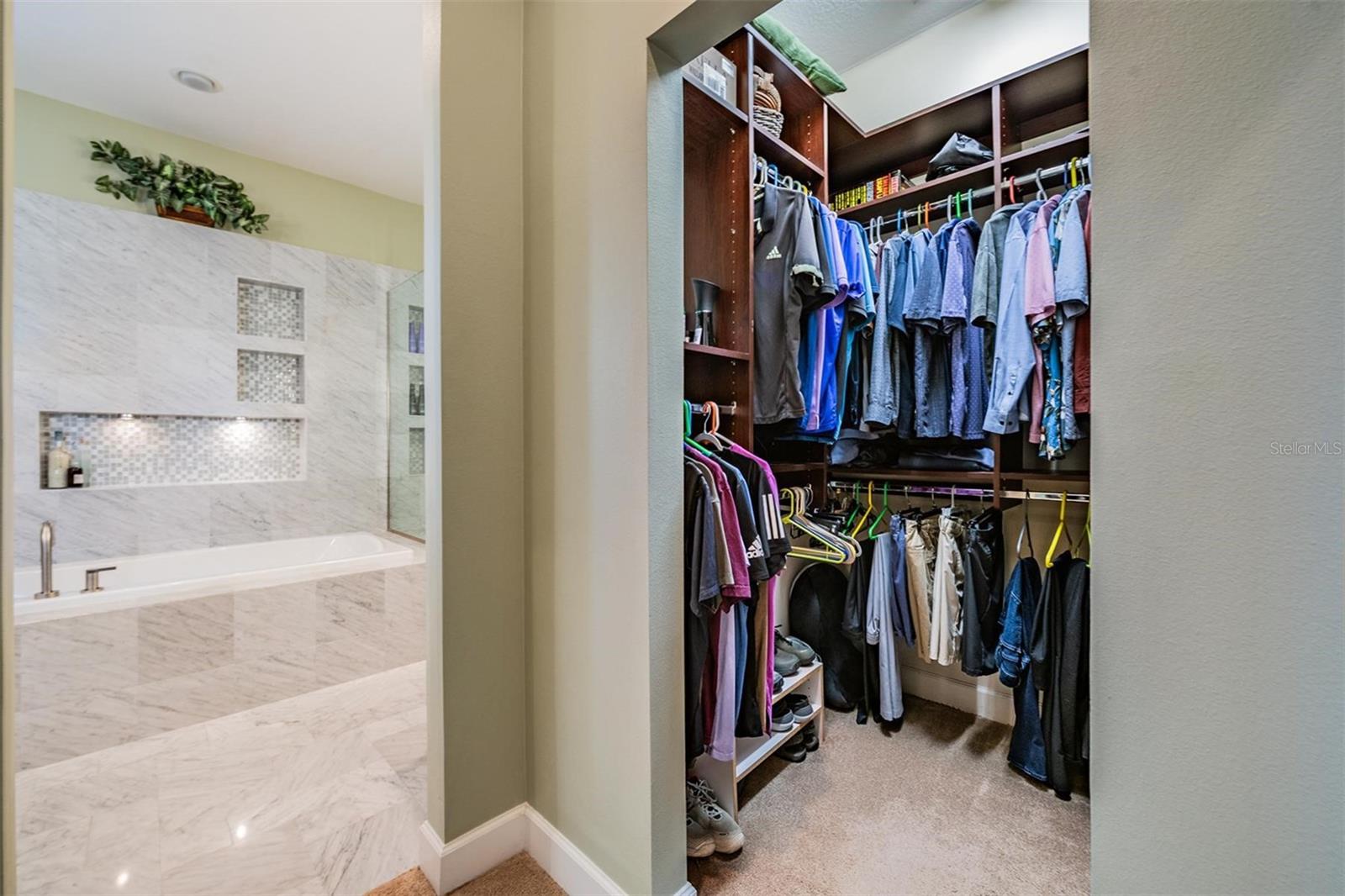 Image 54 of 92 For 116 Carlyle Circle