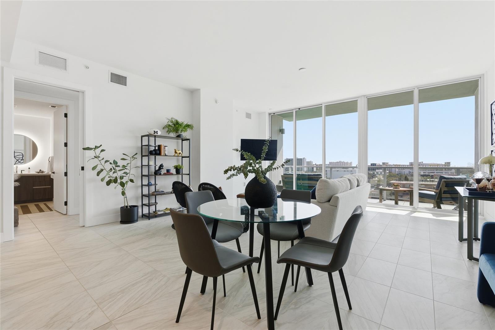 Image 15 of 58 For 777 3rd Avenue N 906