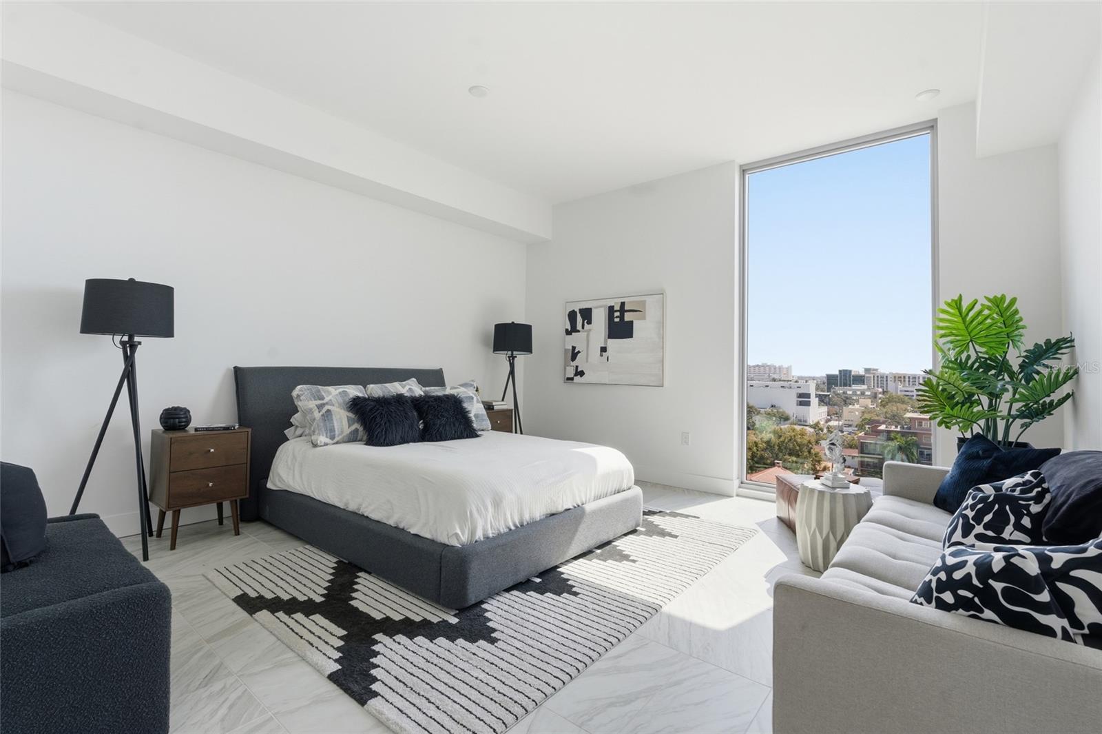 Image 16 of 58 For 777 3rd Avenue N 906