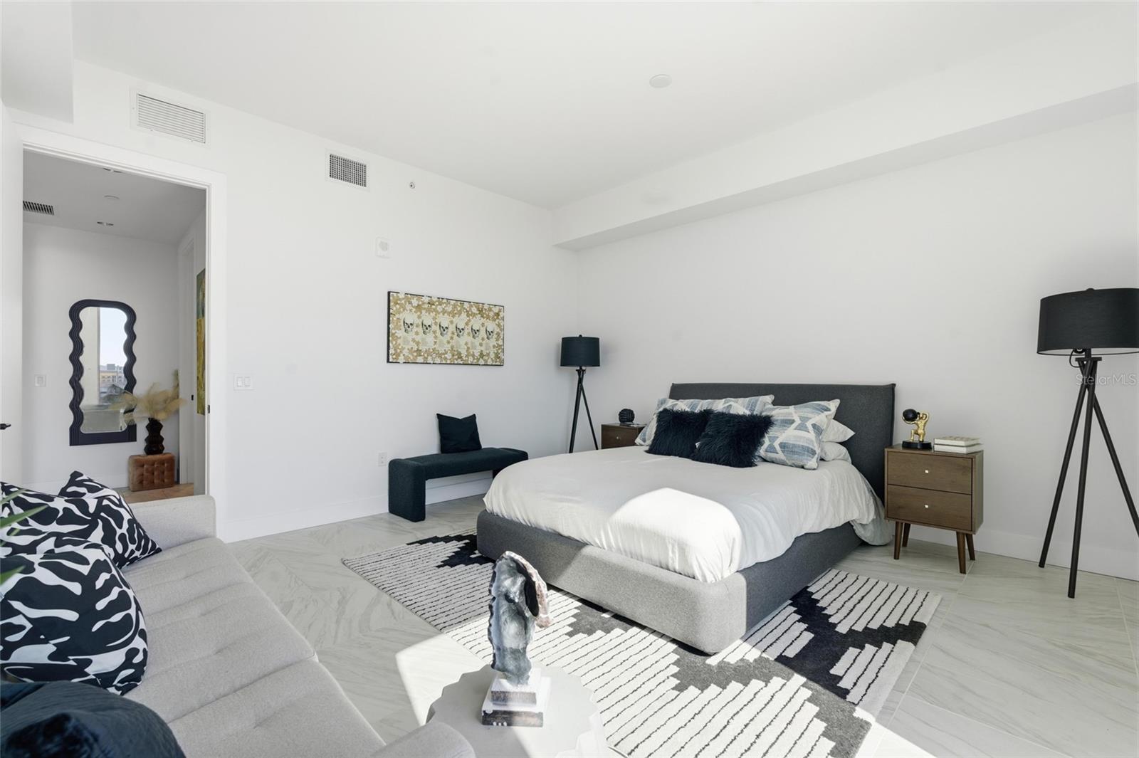 Image 20 of 58 For 777 3rd Avenue N 906