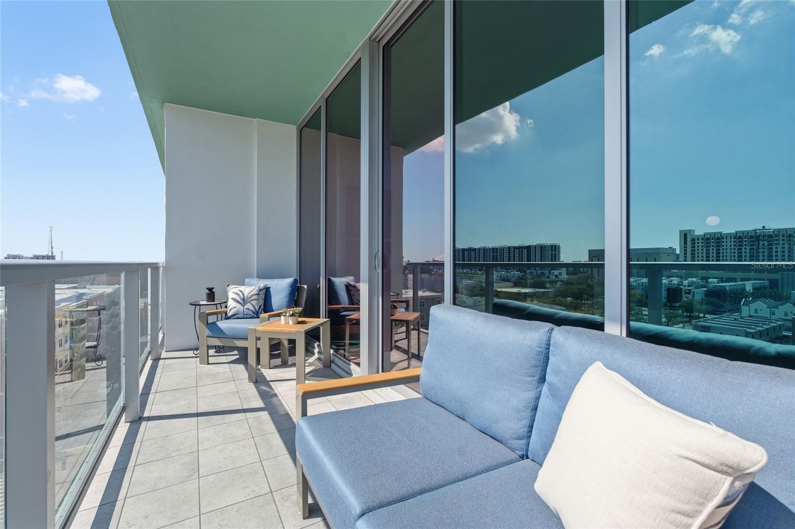 Image 37 of 58 For 777 3rd Avenue N 906