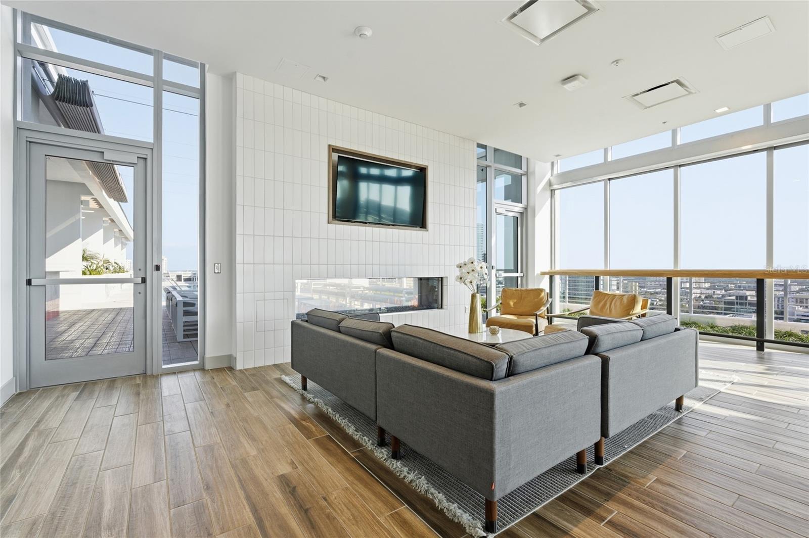 Image 51 of 58 For 777 3rd Avenue N 906