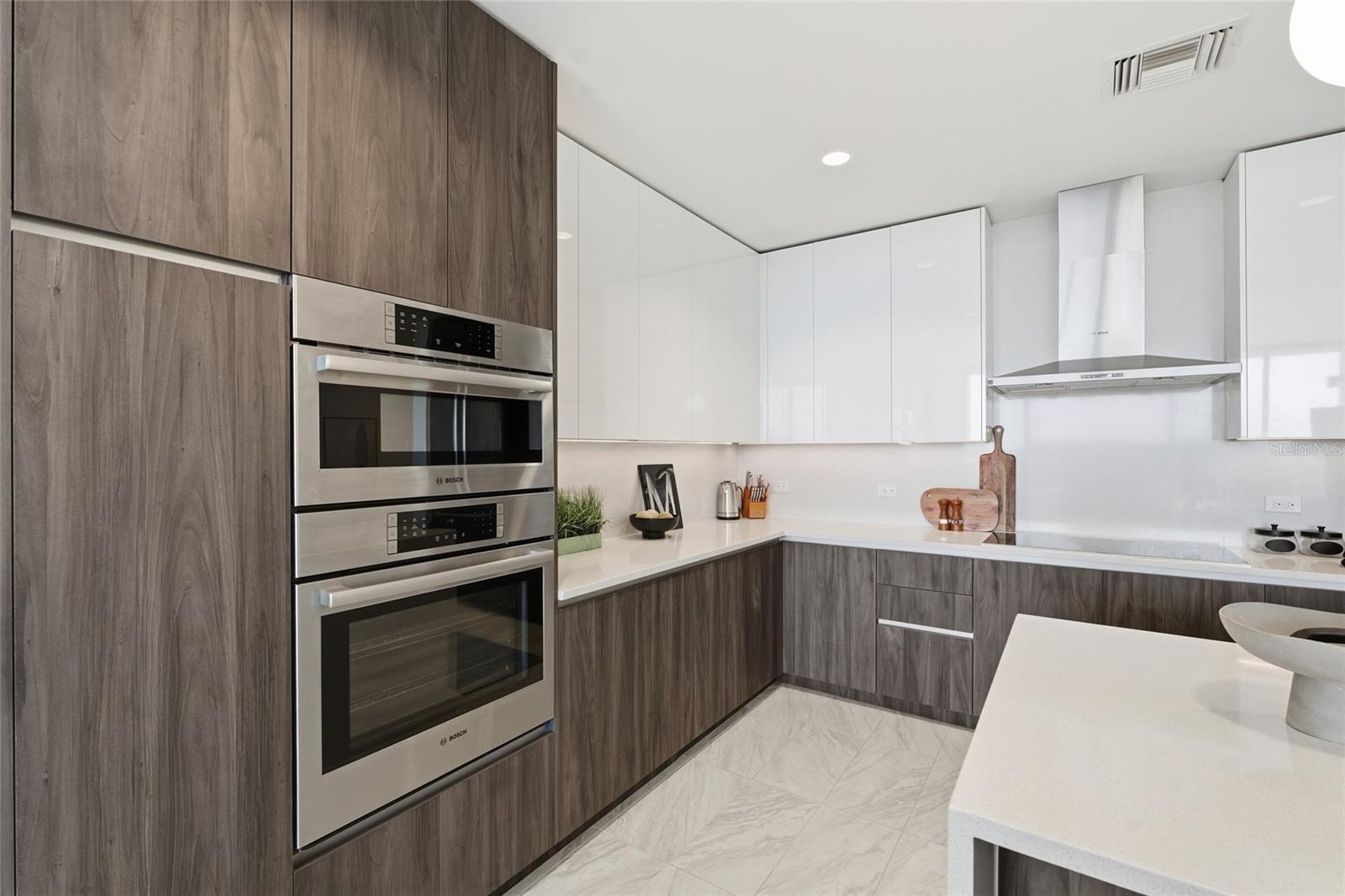 Image 7 of 58 For 777 3rd Avenue N 906