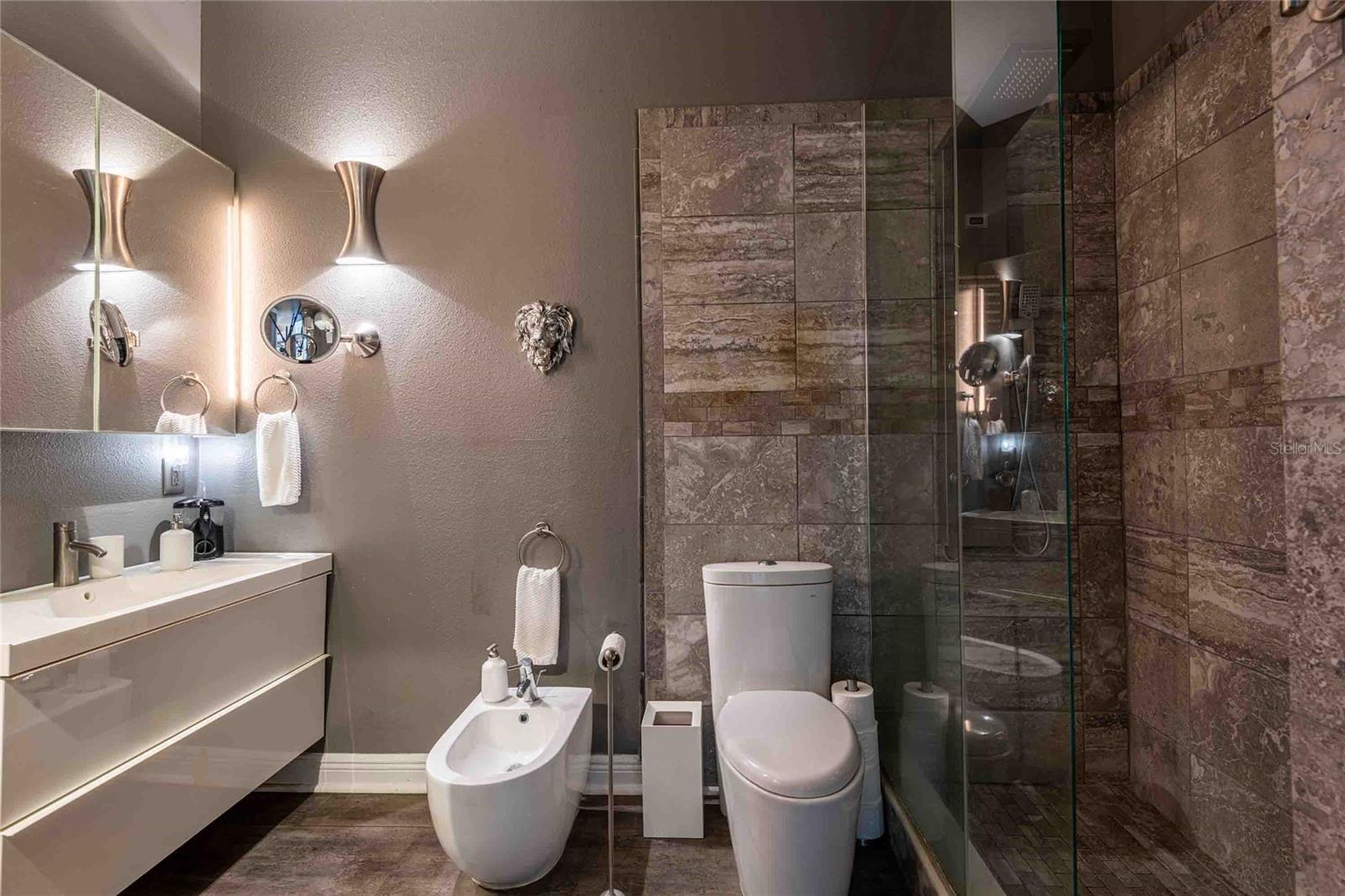 Listing photo id 15 for 6808 Dali Avenue D202