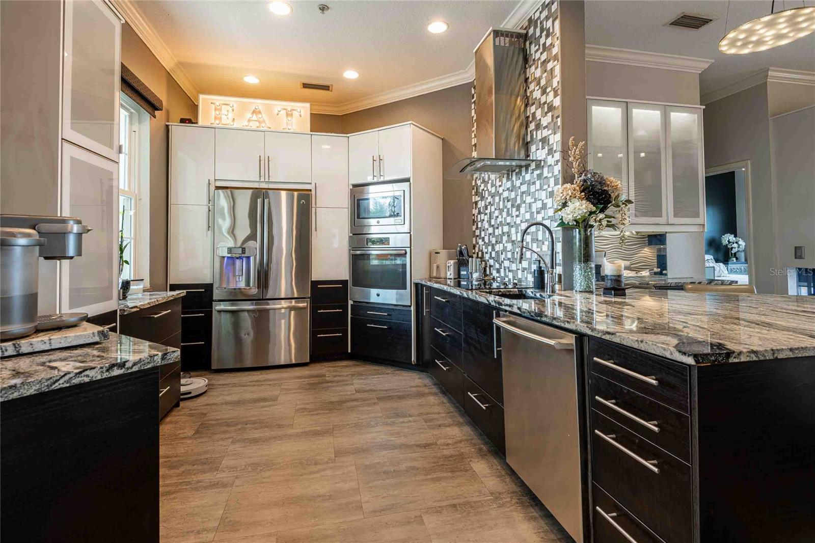 Listing photo id 2 for 6808 Dali Avenue D202