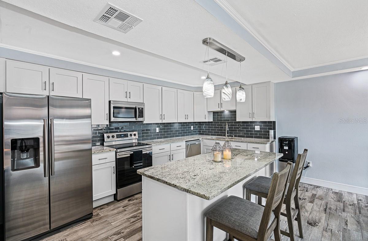 Image 12 of 34 For 2401 Bayshore Boulevard 1003