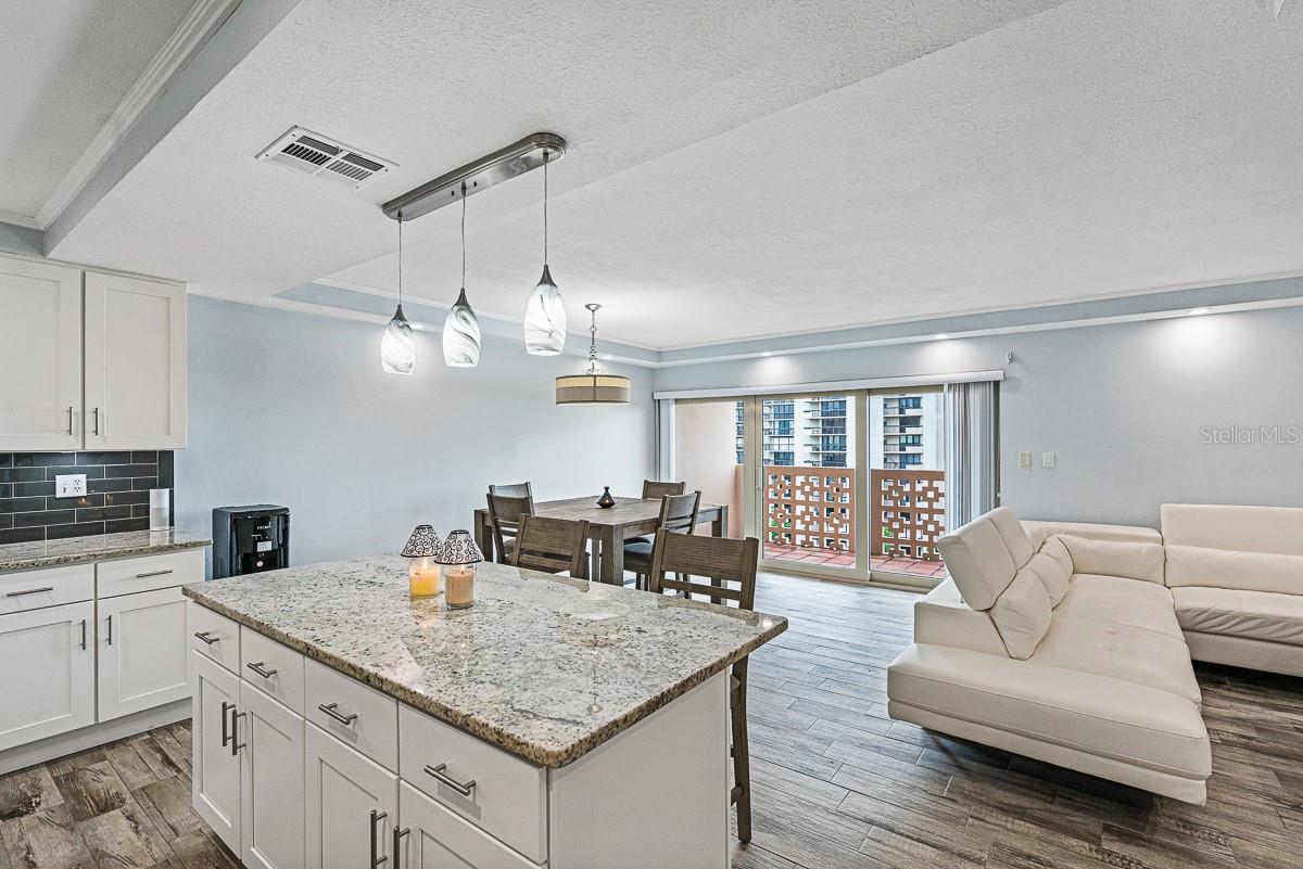 Image 14 of 34 For 2401 Bayshore Boulevard 1003