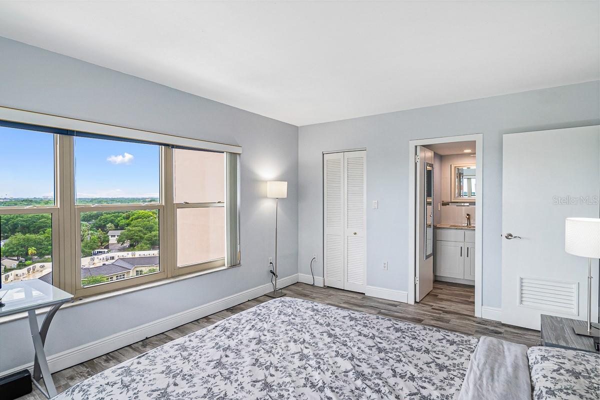 Image 18 of 34 For 2401 Bayshore Boulevard 1003