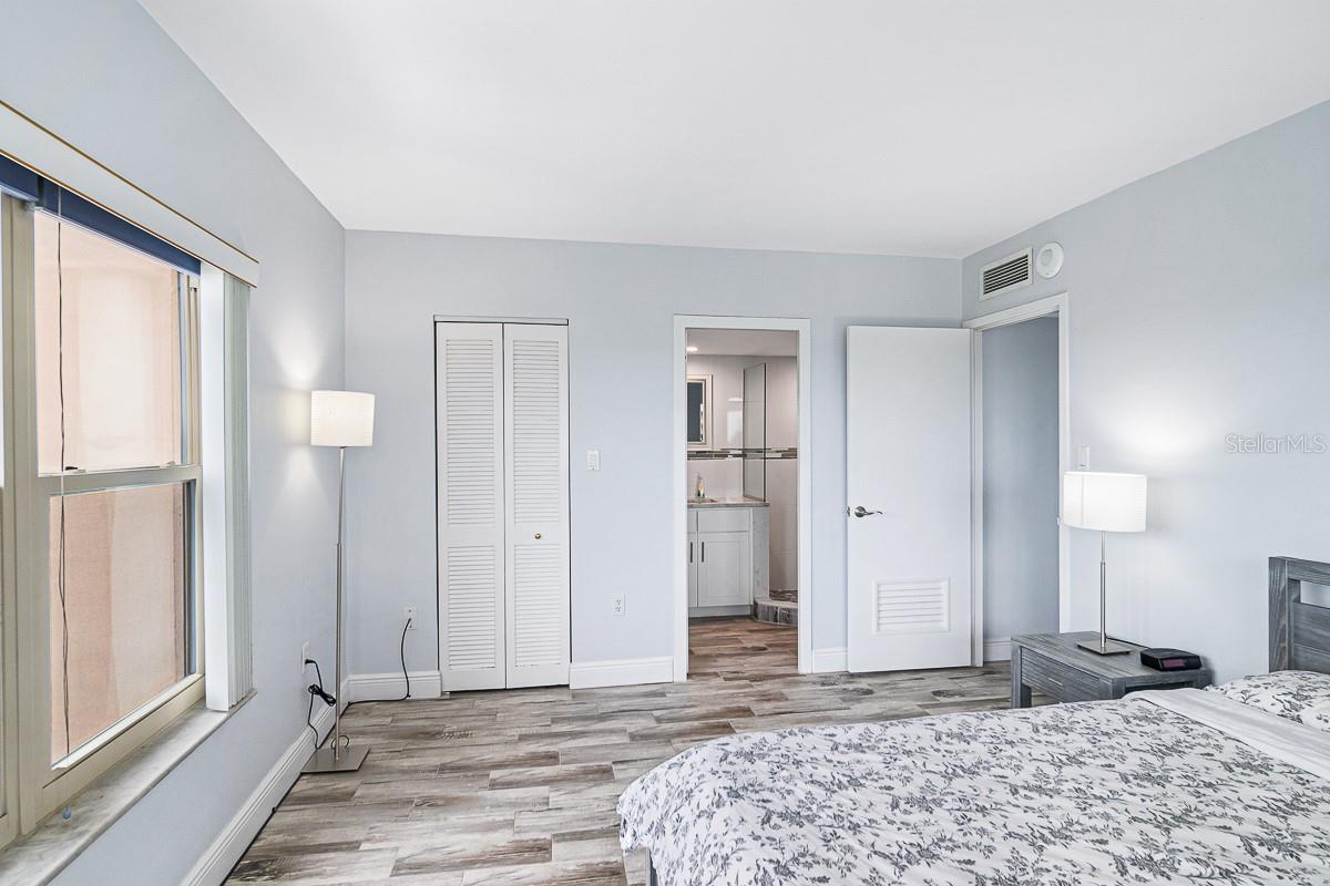 Image 19 of 34 For 2401 Bayshore Boulevard 1003