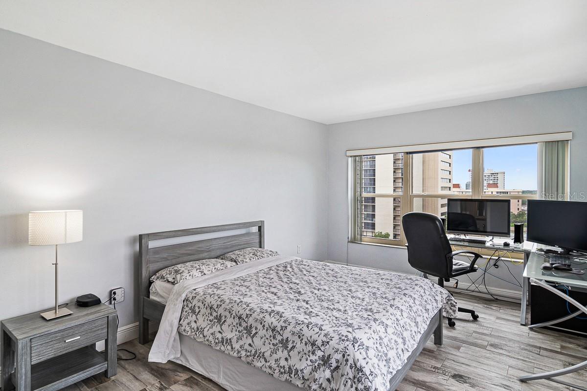 Image 20 of 34 For 2401 Bayshore Boulevard 1003