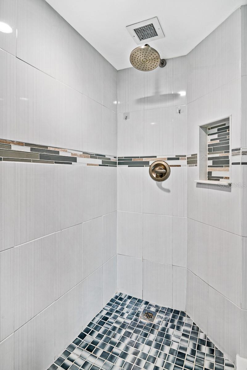 Image 24 of 34 For 2401 Bayshore Boulevard 1003