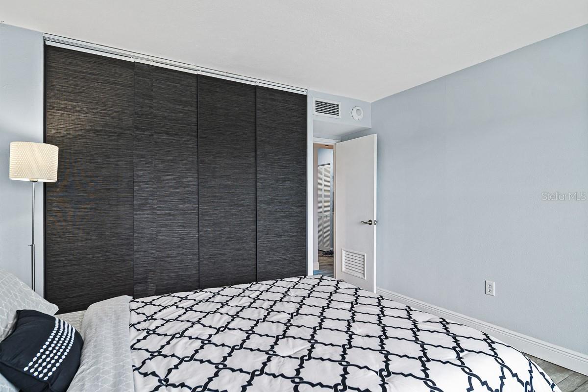 Image 27 of 34 For 2401 Bayshore Boulevard 1003