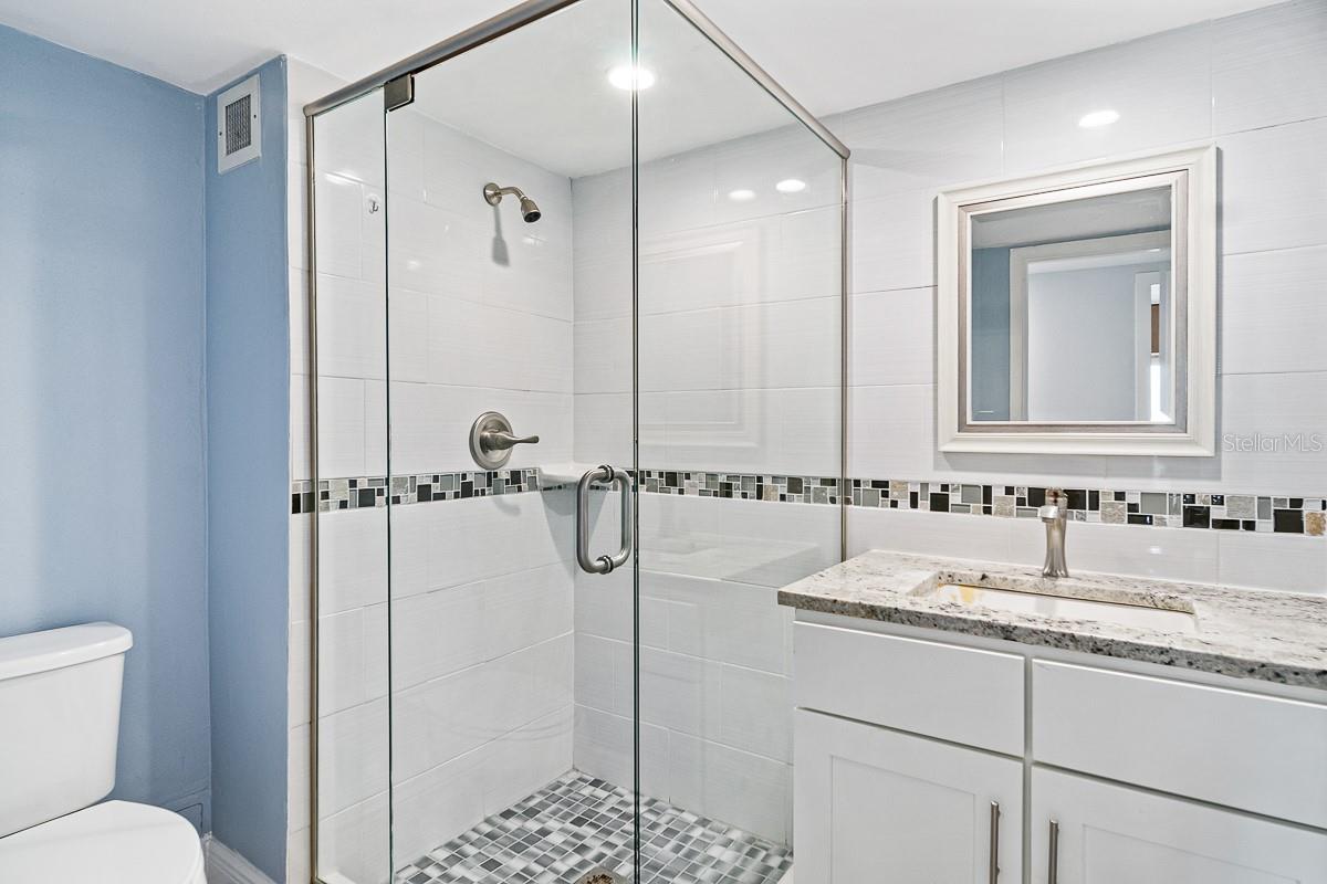 Image 30 of 34 For 2401 Bayshore Boulevard 1003