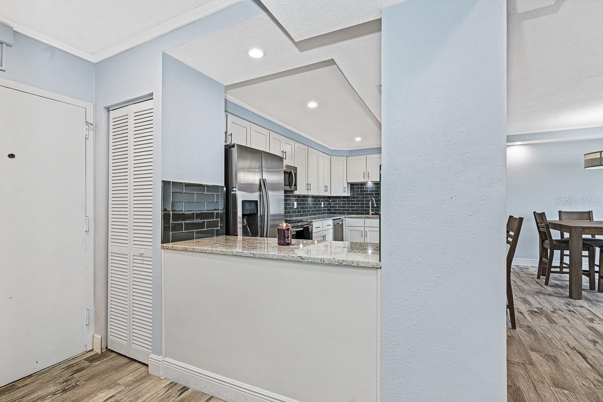 Image 4 of 34 For 2401 Bayshore Boulevard 1003