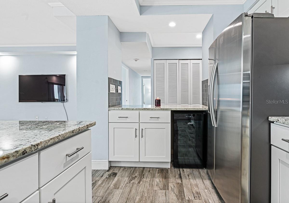 Image 8 of 34 For 2401 Bayshore Boulevard 1003