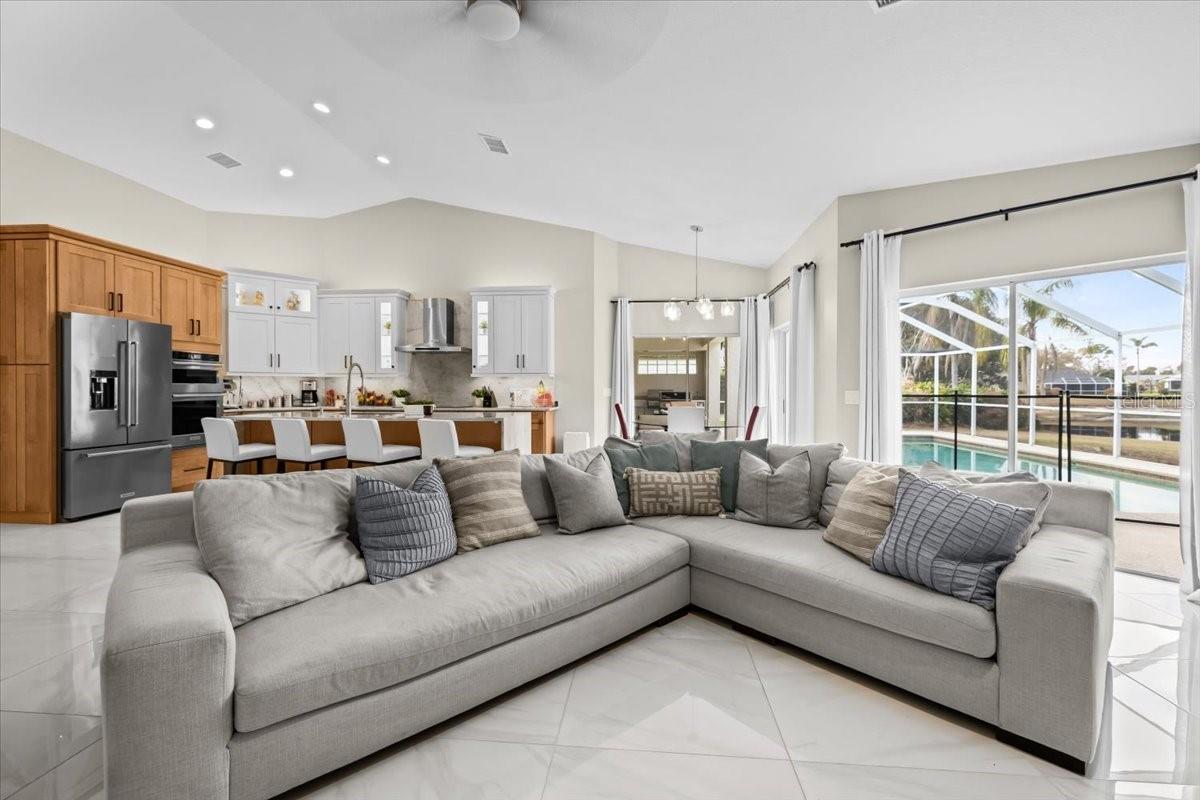 Listing photo id 19 for 16506 Longleat Drive