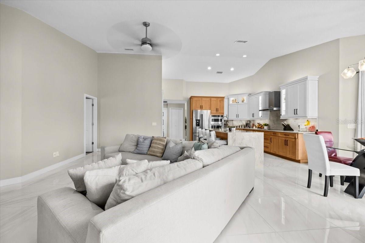 Listing photo id 20 for 16506 Longleat Drive