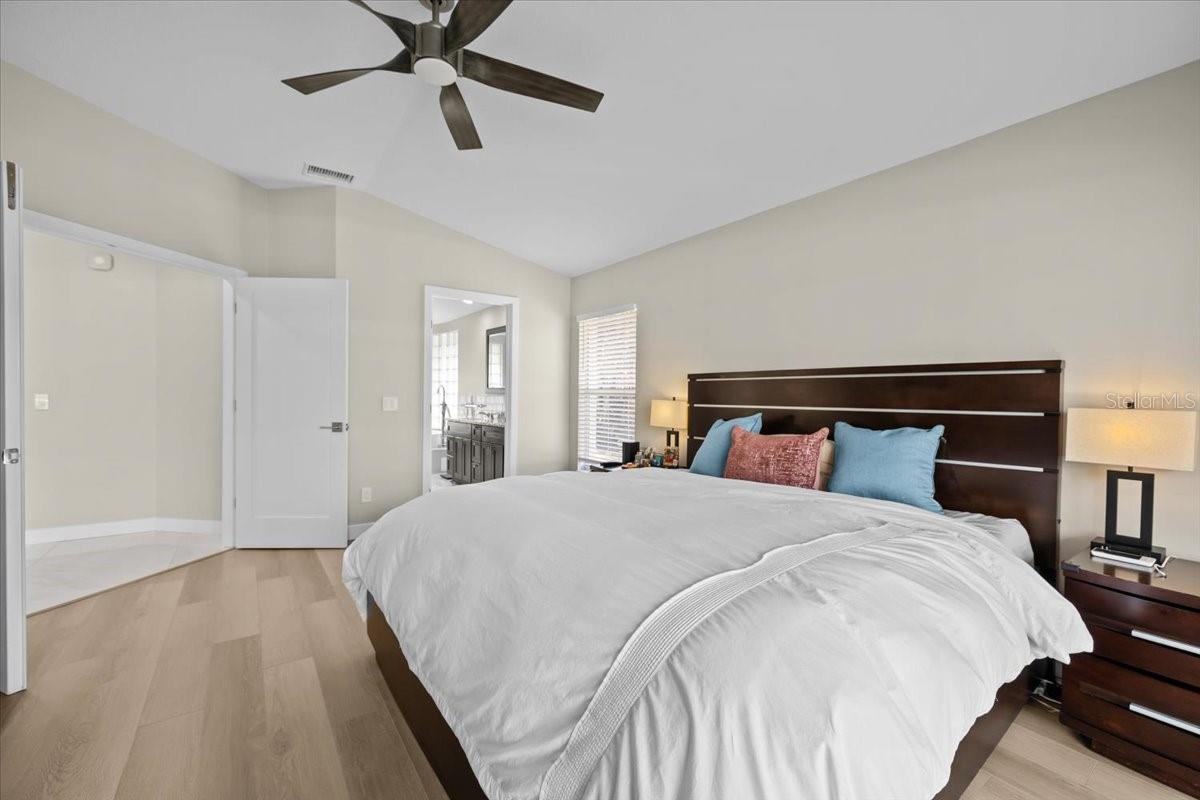 Listing photo id 29 for 16506 Longleat Drive