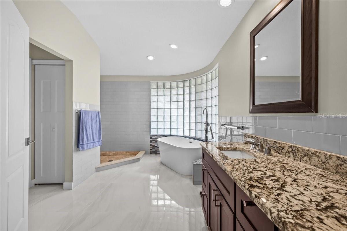 Listing photo id 30 for 16506 Longleat Drive