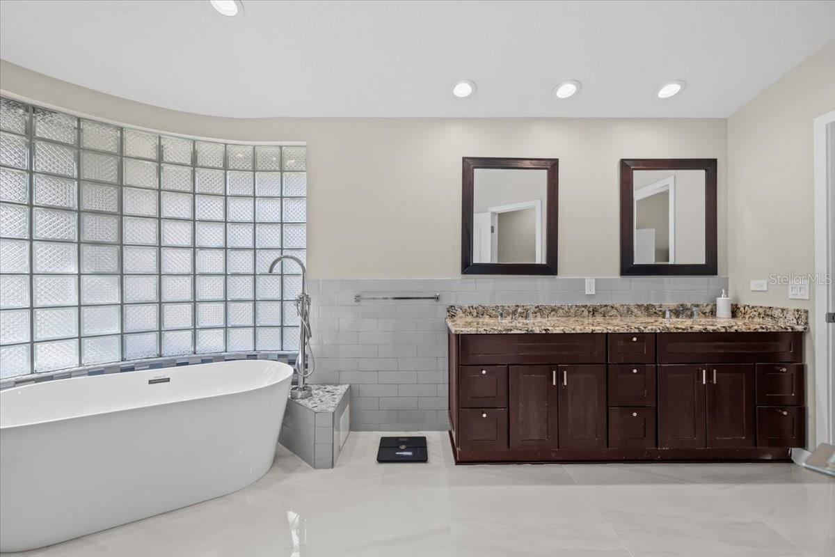 Listing photo id 32 for 16506 Longleat Drive