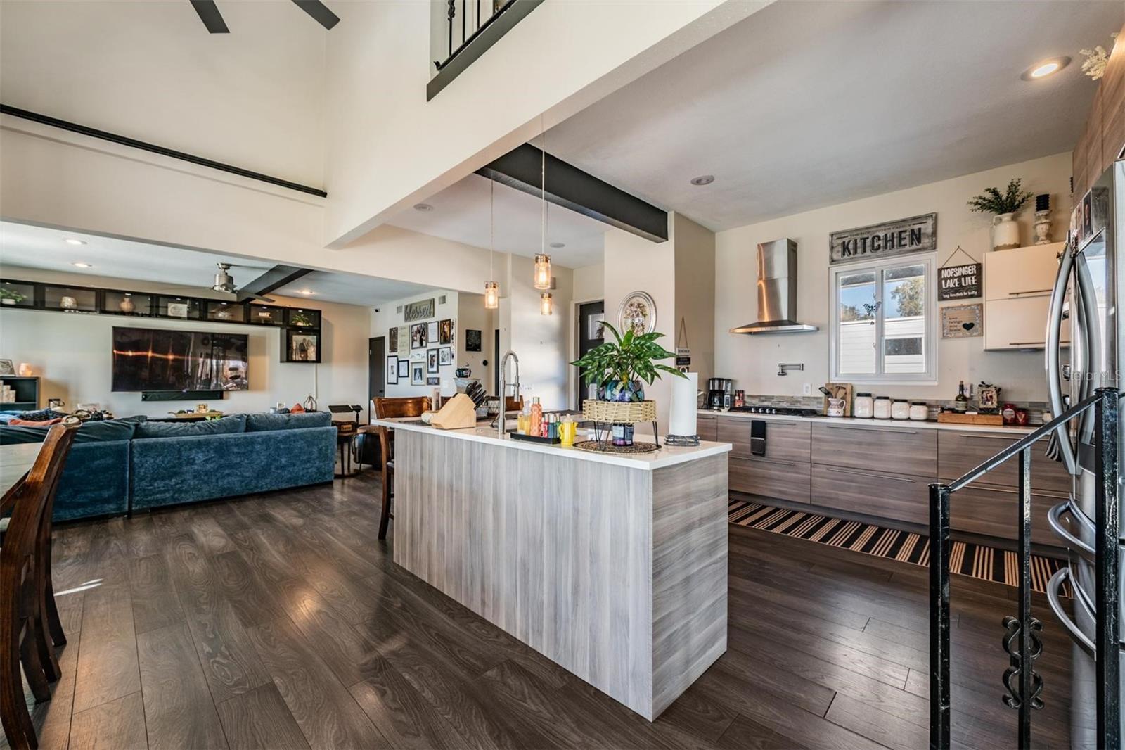 Listing photo id 9 for 18200 Cypress Cove Lane