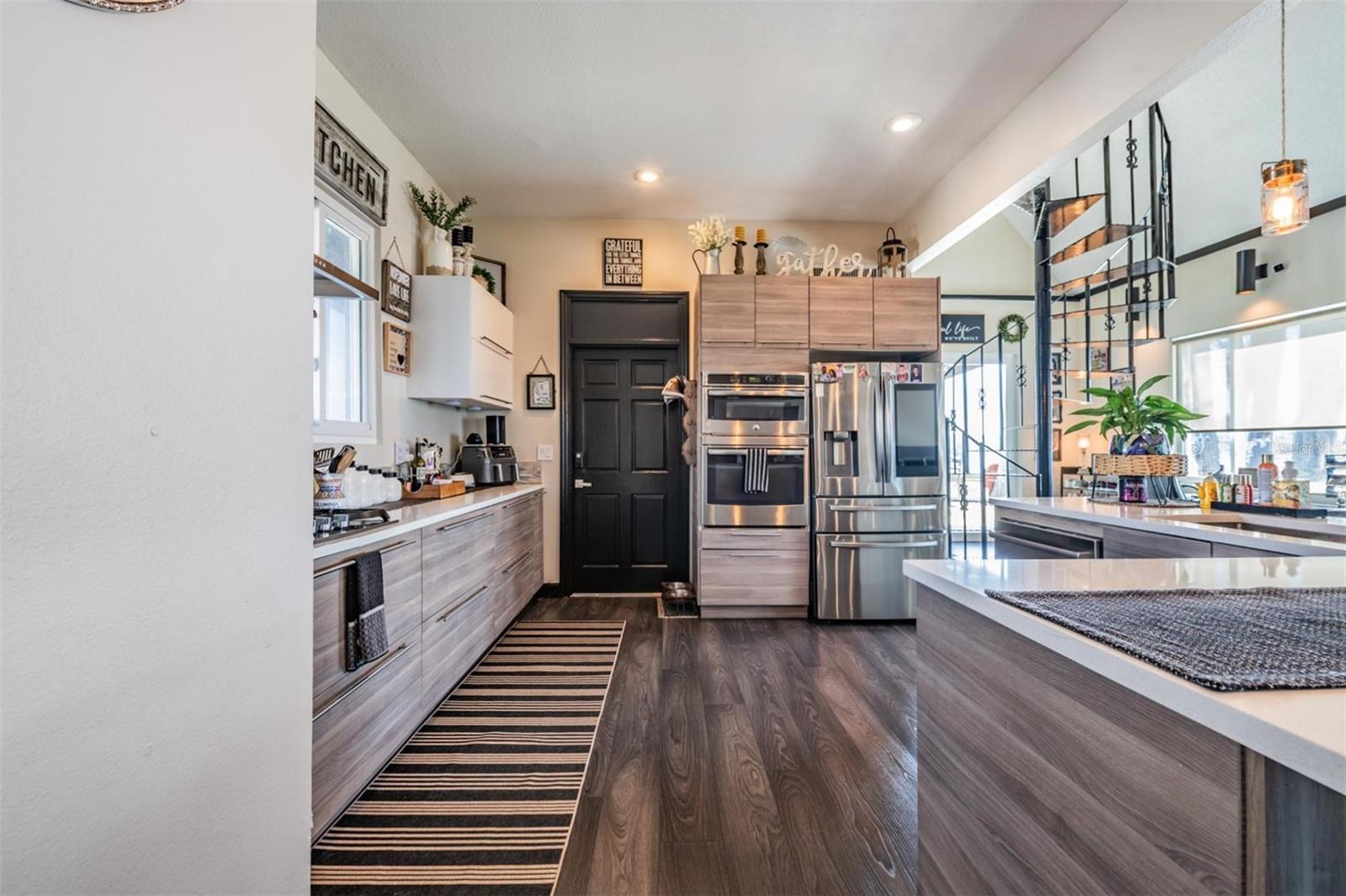 Listing photo id 11 for 18200 Cypress Cove Lane