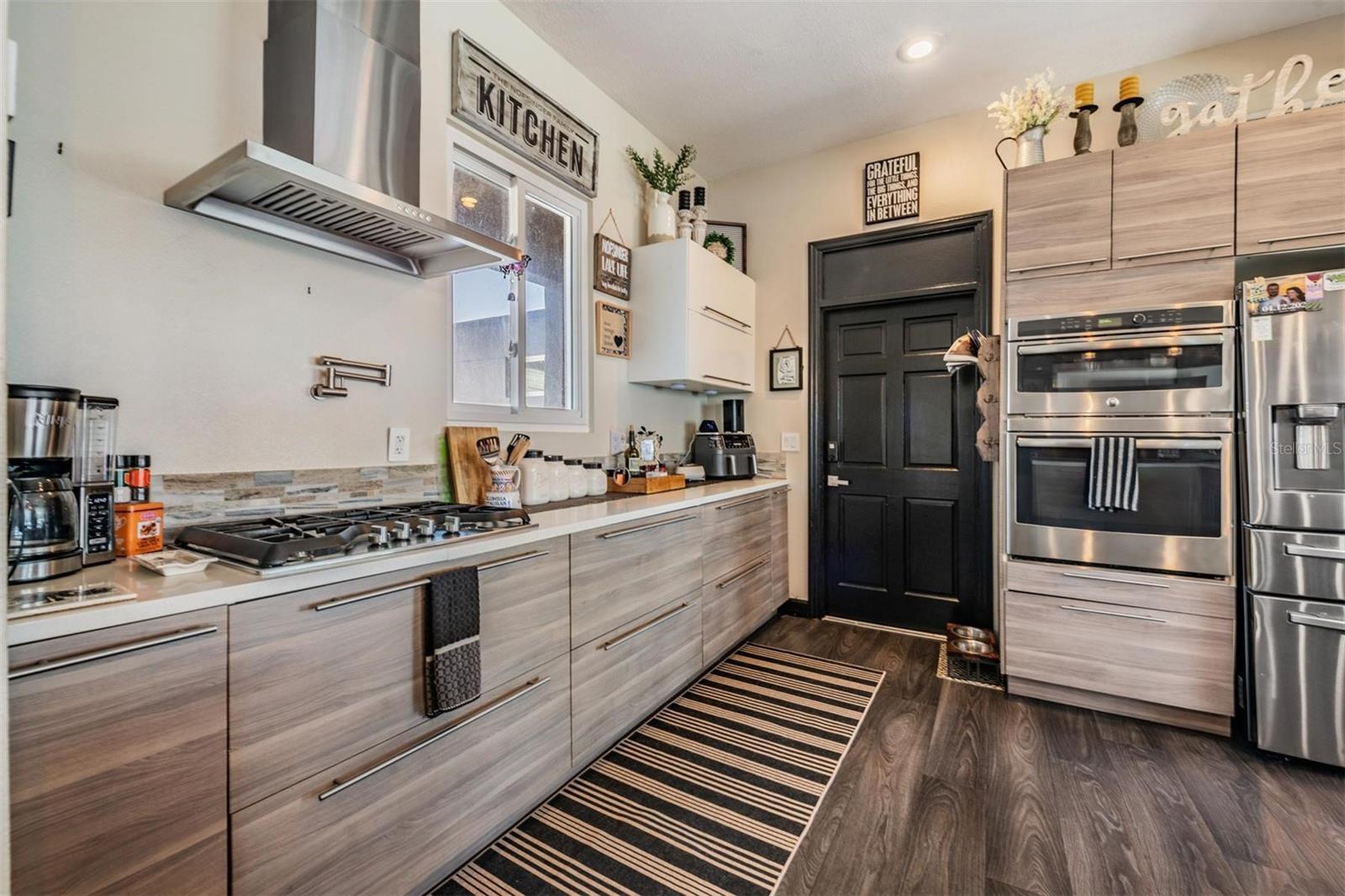 Listing photo id 12 for 18200 Cypress Cove Lane