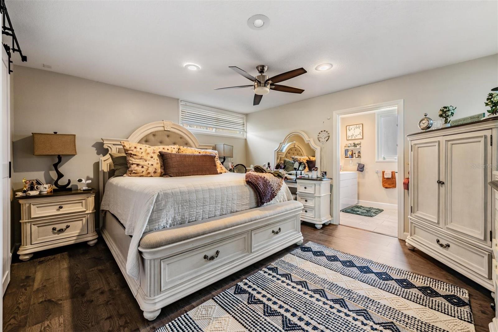 Listing photo id 18 for 18200 Cypress Cove Lane