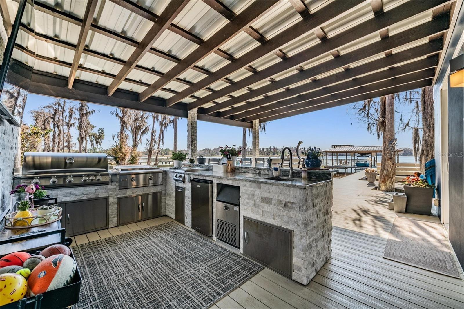 Listing photo id 24 for 18200 Cypress Cove Lane