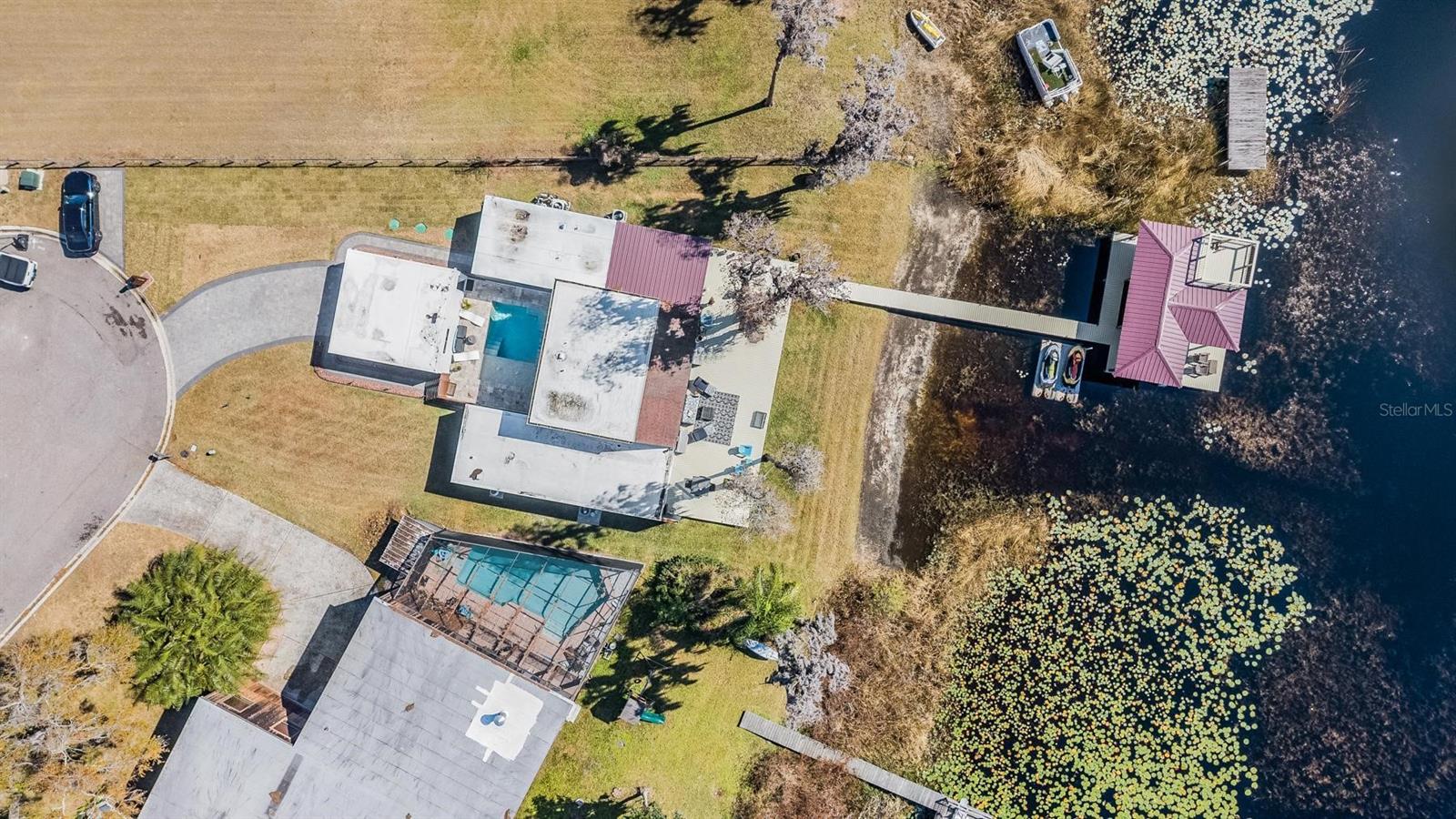 Listing photo id 2 for 18200 Cypress Cove Lane