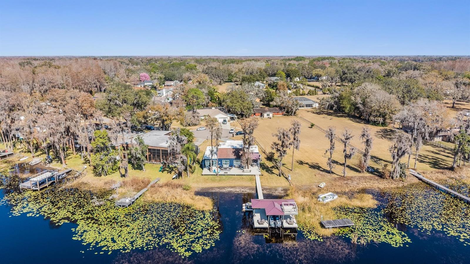 Listing photo id 3 for 18200 Cypress Cove Lane