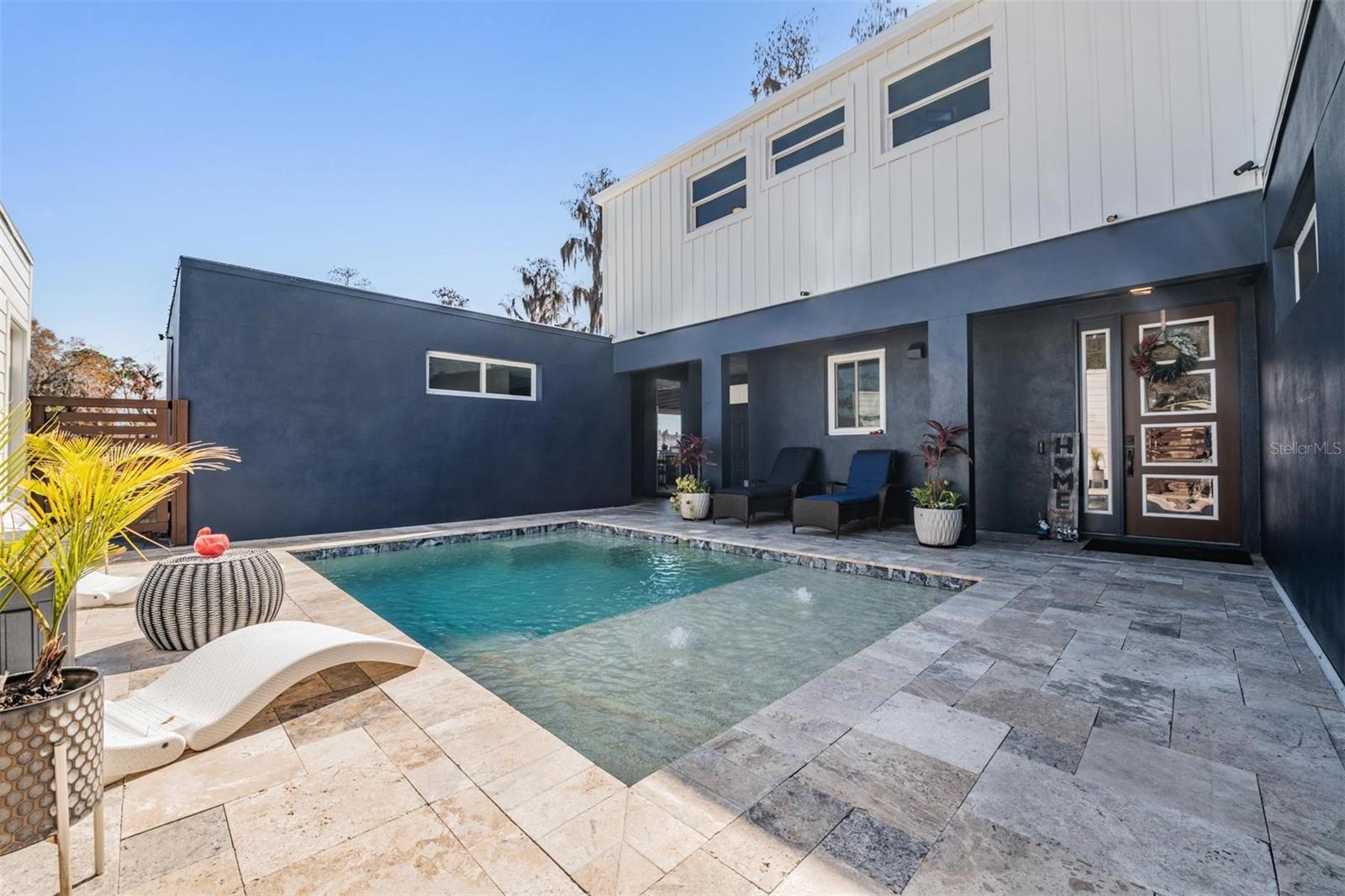 Listing photo id 4 for 18200 Cypress Cove Lane