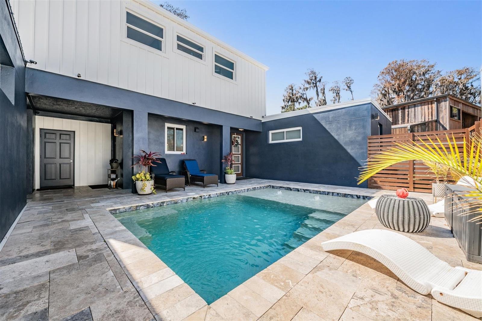 Listing photo id 6 for 18200 Cypress Cove Lane