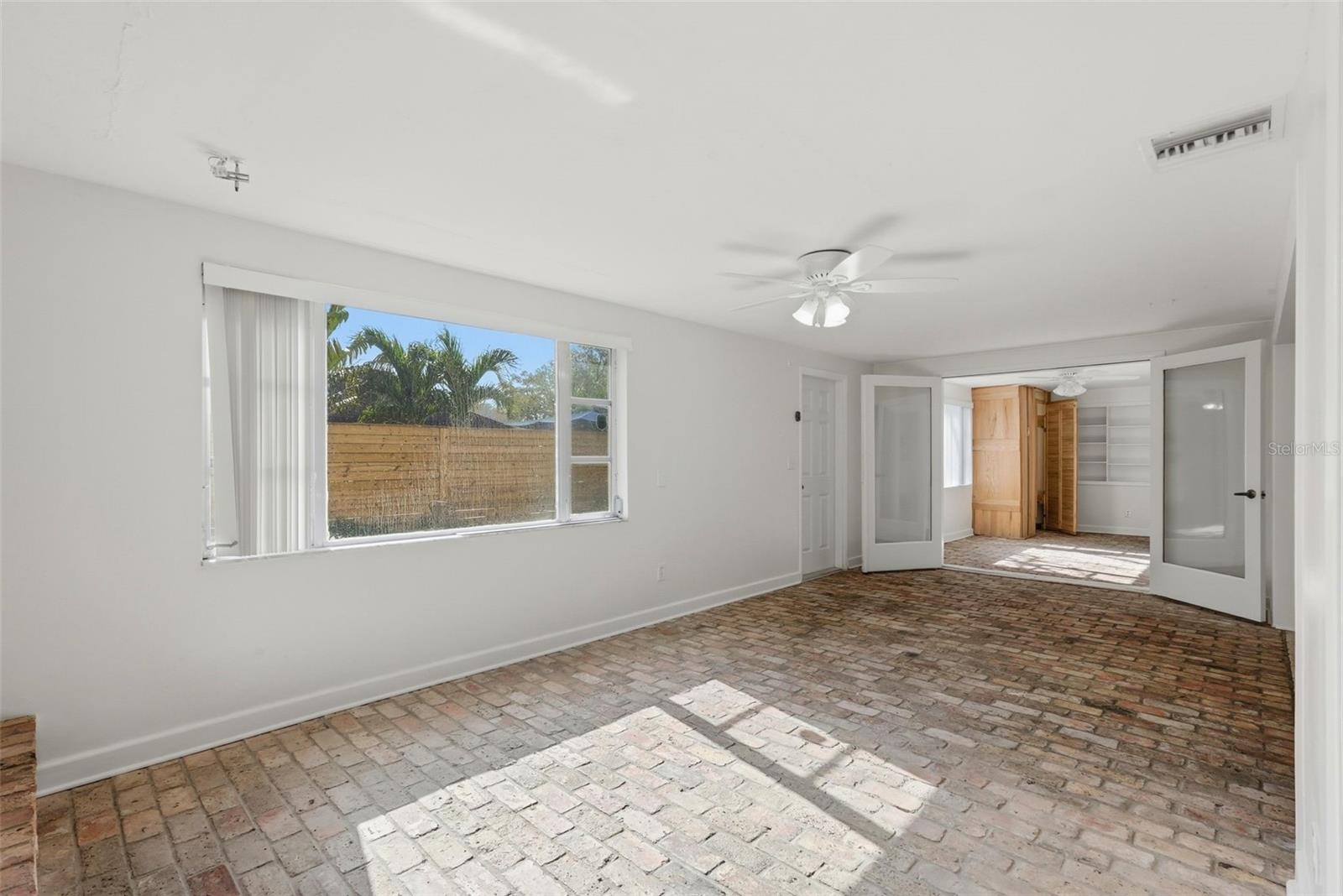 Listing photo id 16 for 3391 Walnut Street Ne