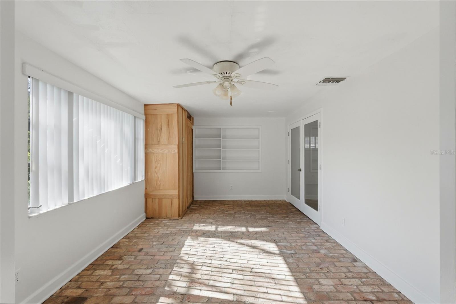 Listing photo id 17 for 3391 Walnut Street Ne