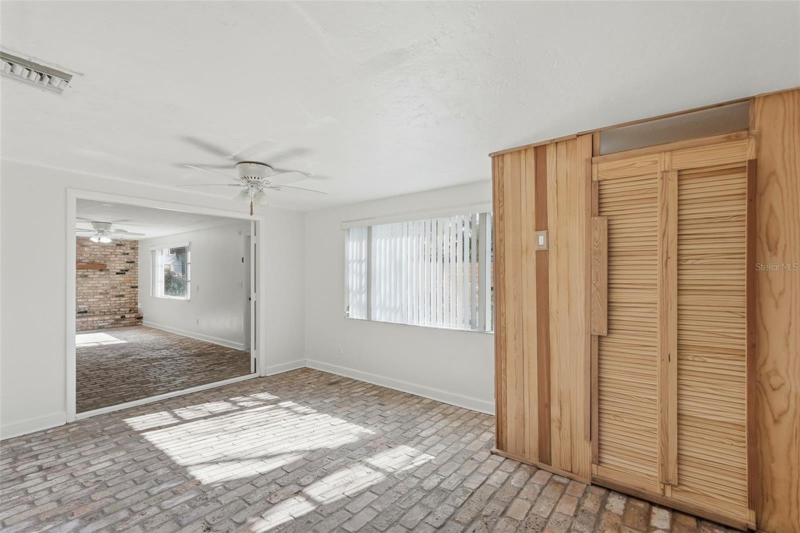 Listing photo id 18 for 3391 Walnut Street Ne