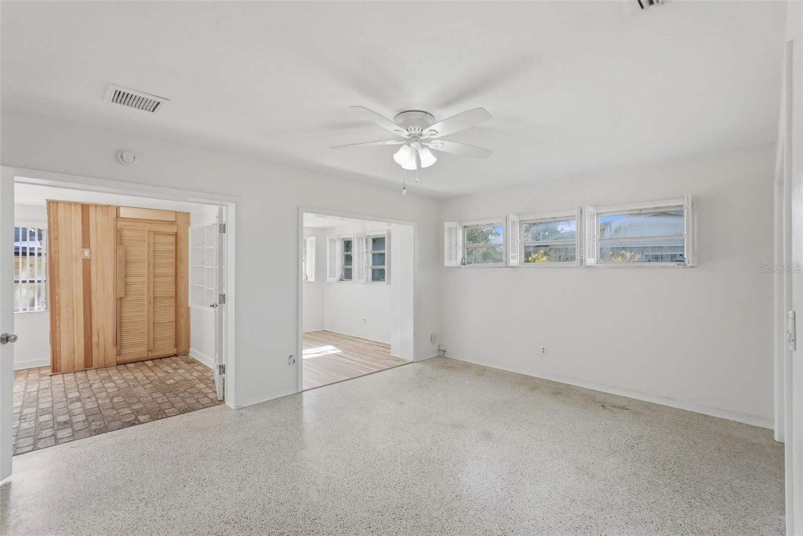 Listing photo id 19 for 3391 Walnut Street Ne