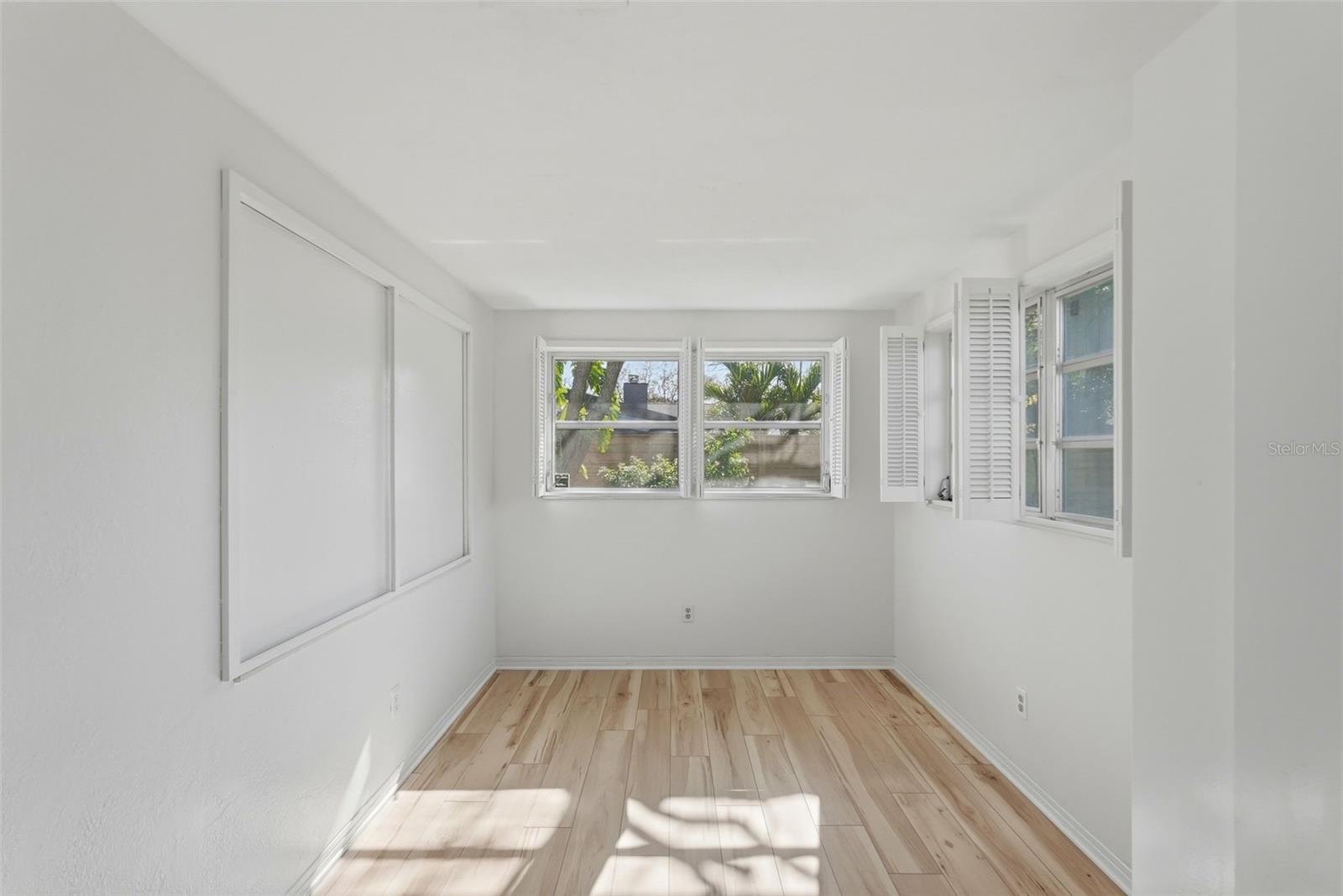 Listing photo id 21 for 3391 Walnut Street Ne