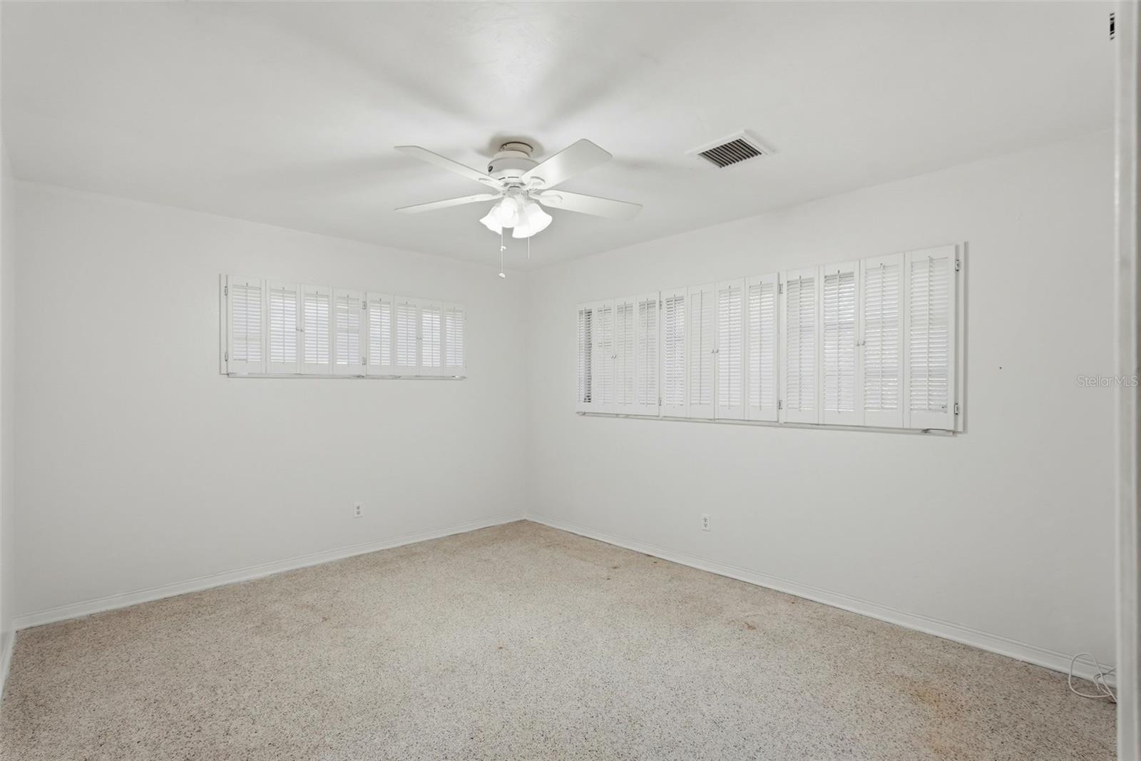 Listing photo id 22 for 3391 Walnut Street Ne