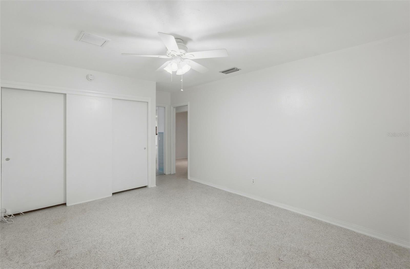 Listing photo id 23 for 3391 Walnut Street Ne