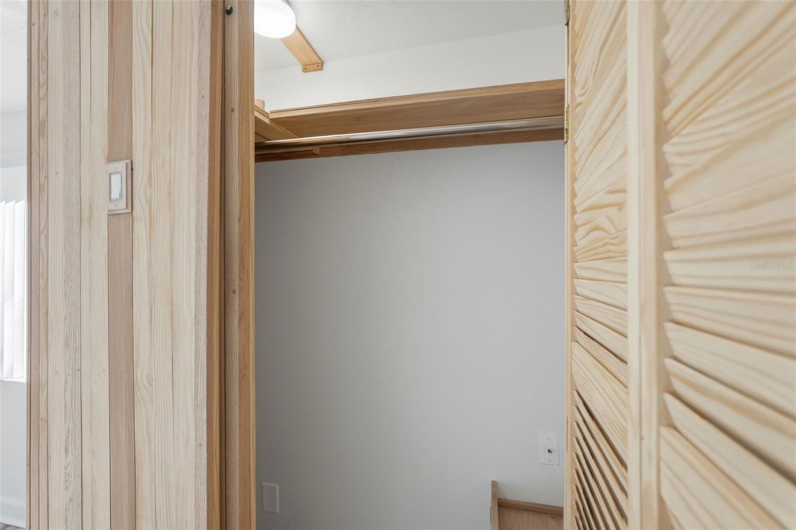 Listing photo id 24 for 3391 Walnut Street Ne