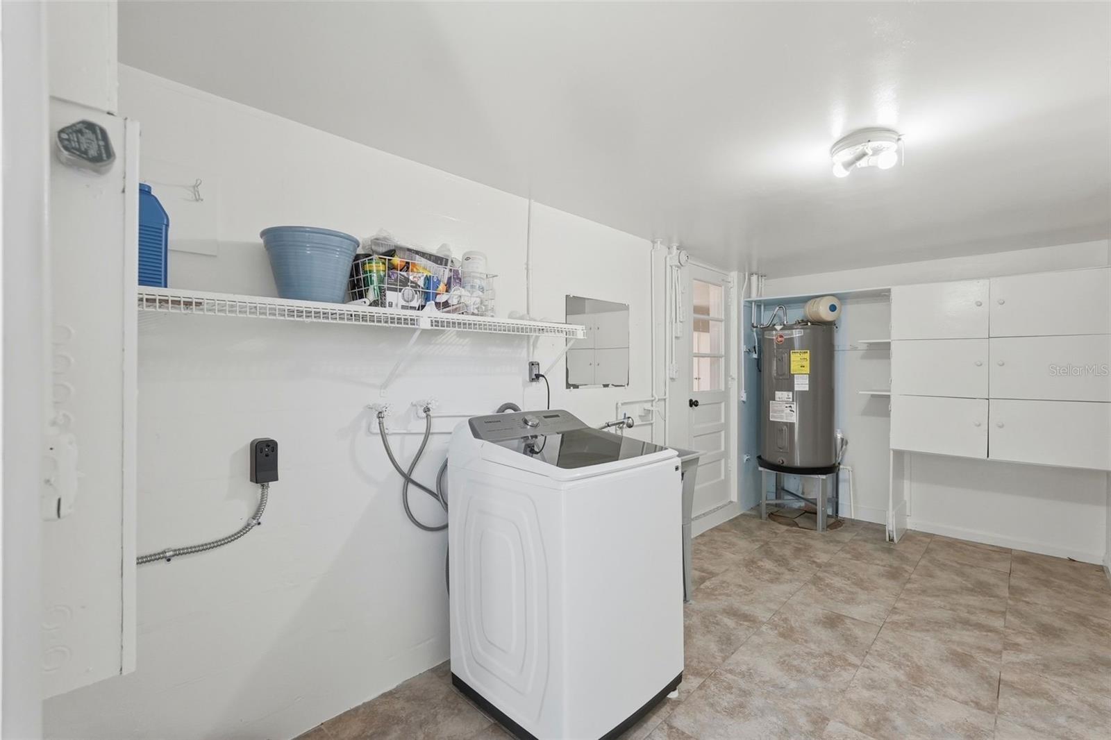 Listing photo id 28 for 3391 Walnut Street Ne