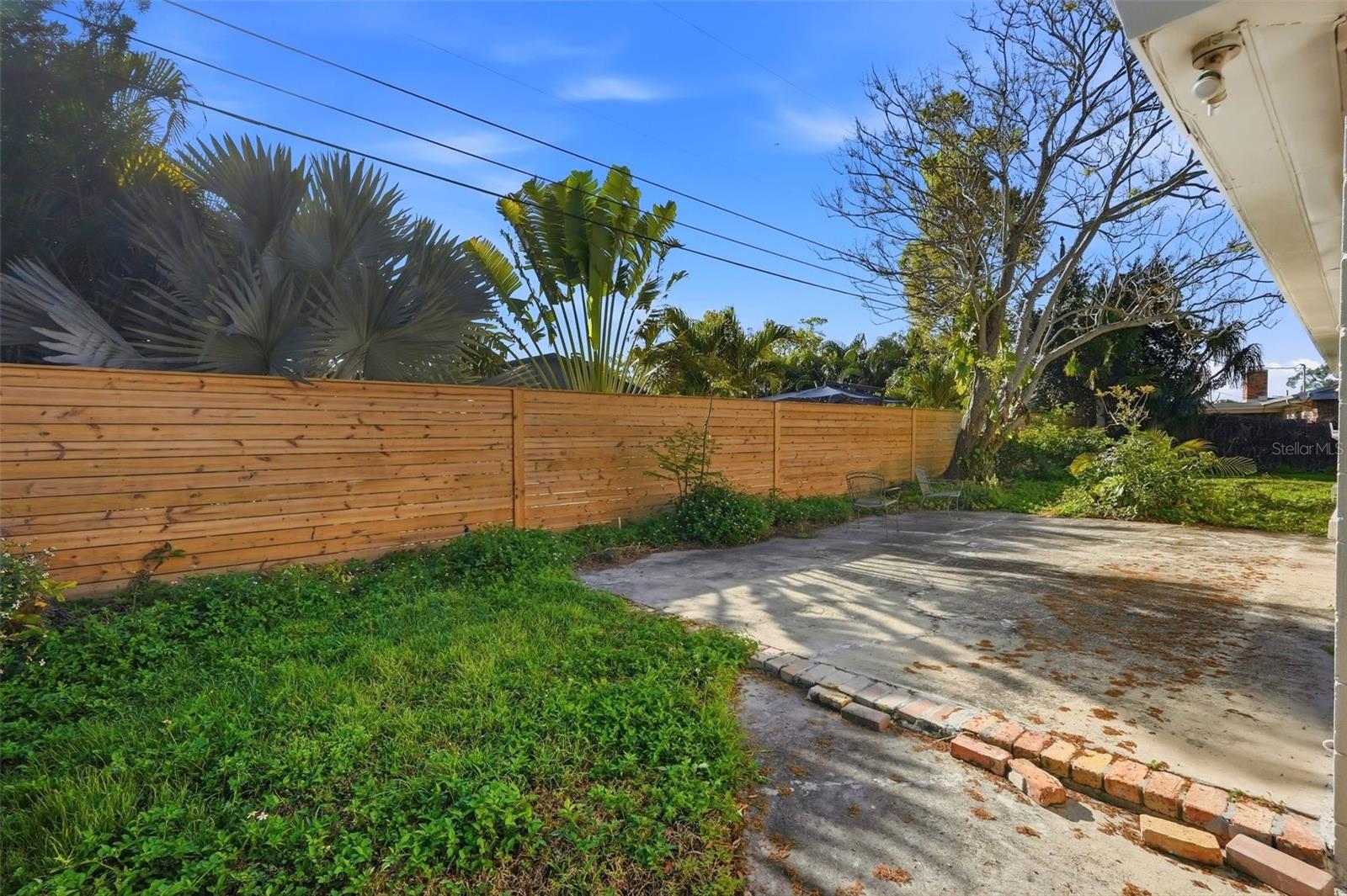 Listing photo id 35 for 3391 Walnut Street Ne