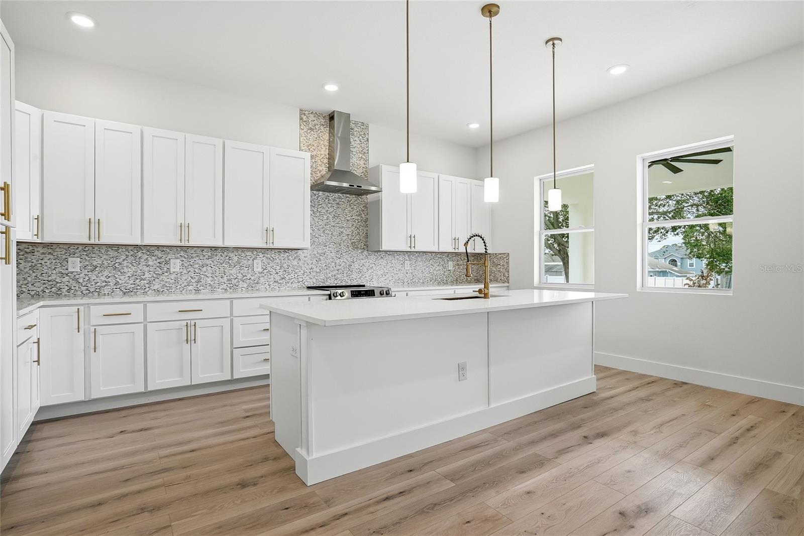 Listing photo id 8 for 11256 Salters Street