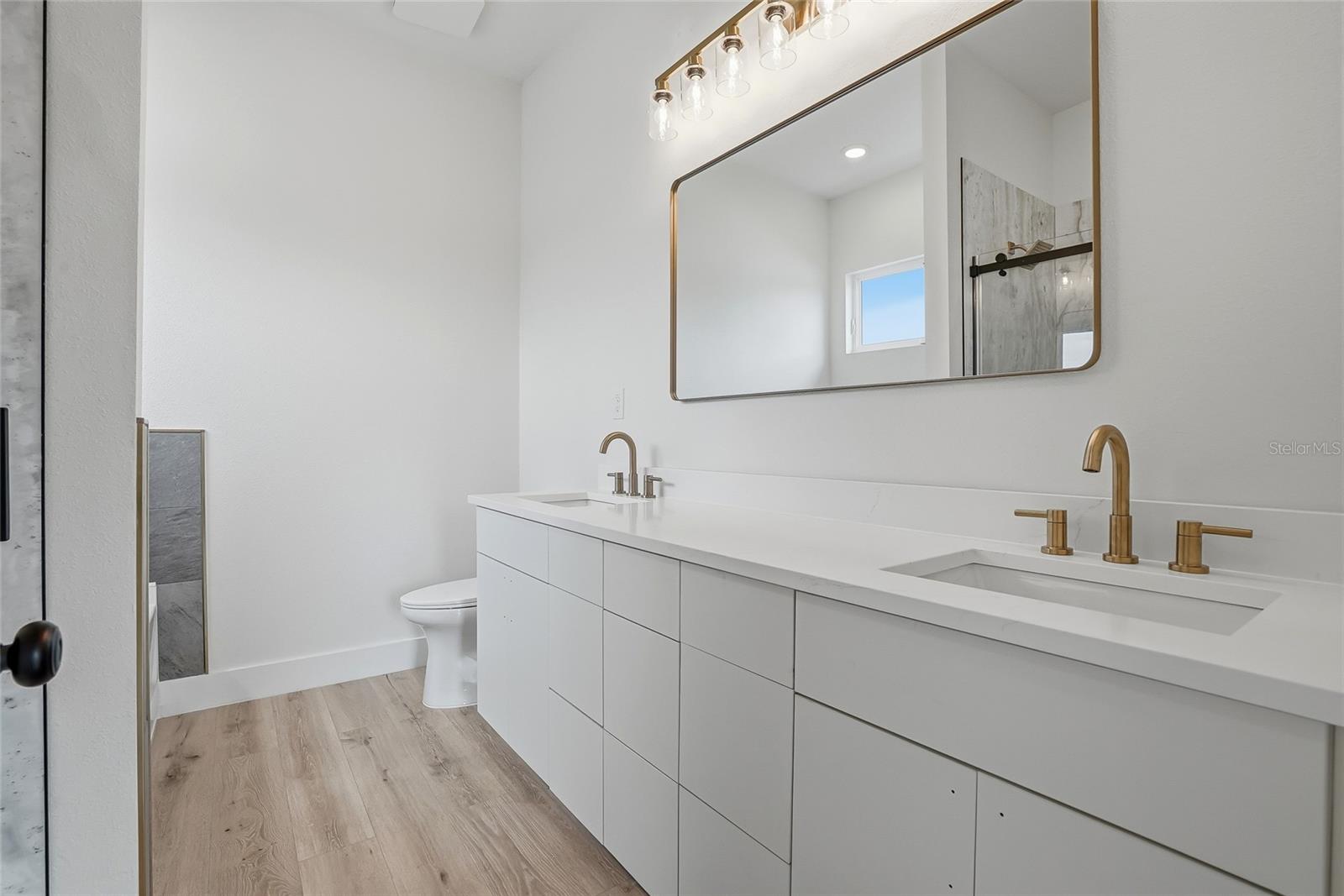 Listing photo id 15 for 11256 Salters Street