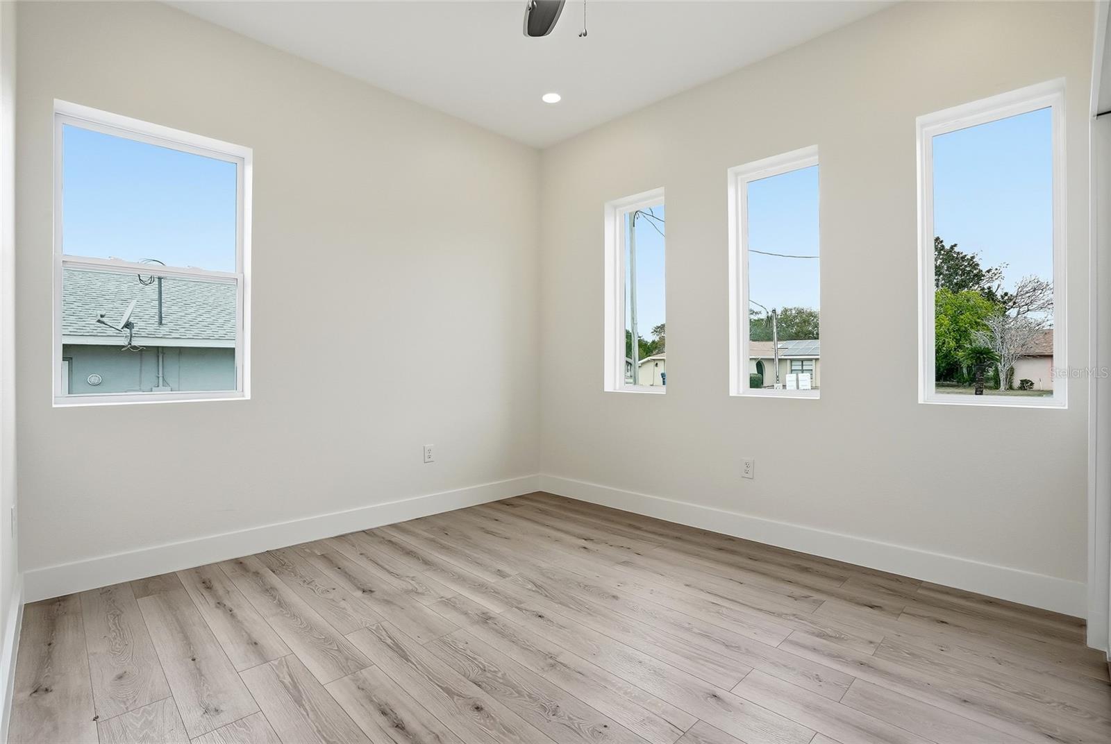 Listing photo id 21 for 11256 Salters Street