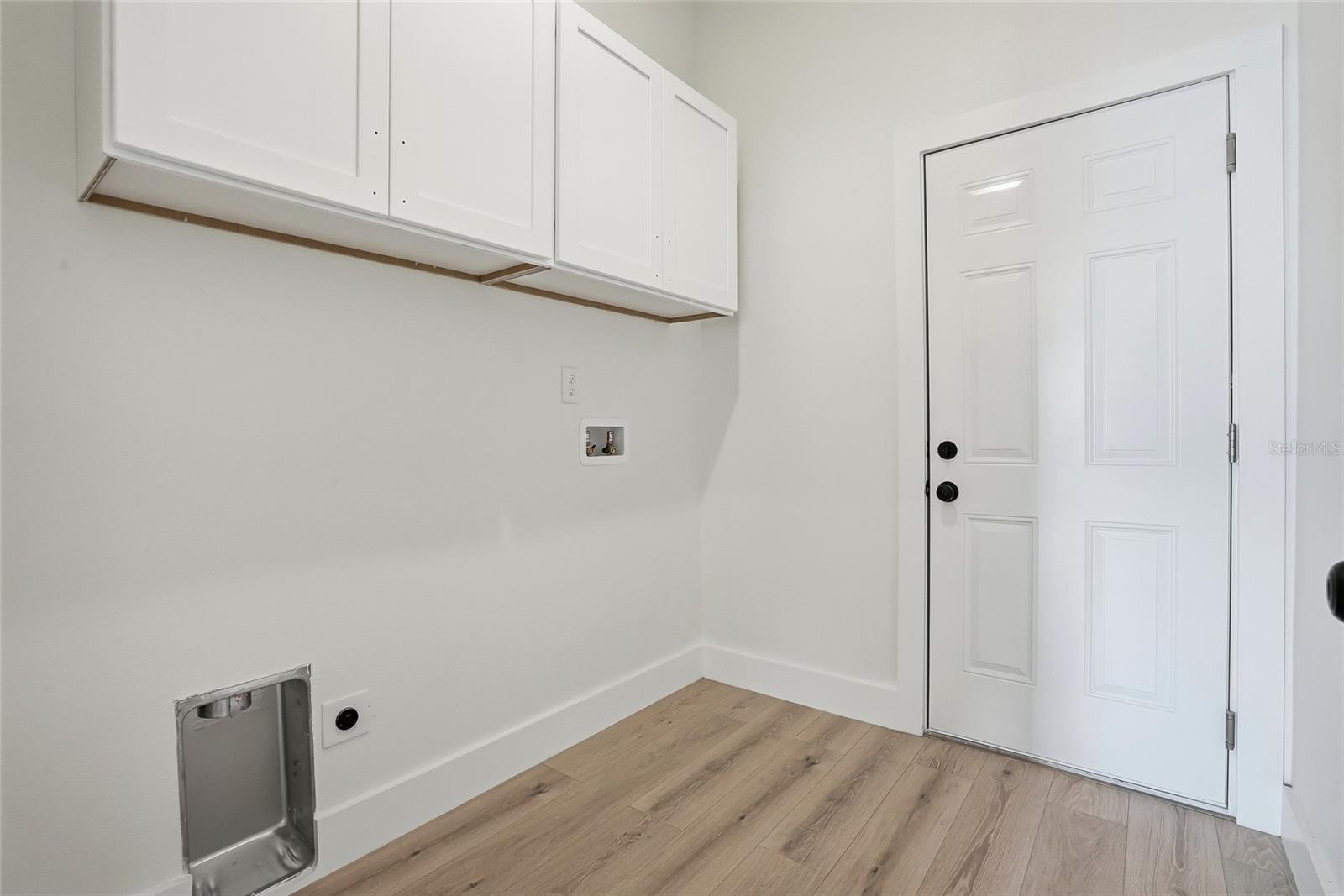 Listing photo id 29 for 11256 Salters Street