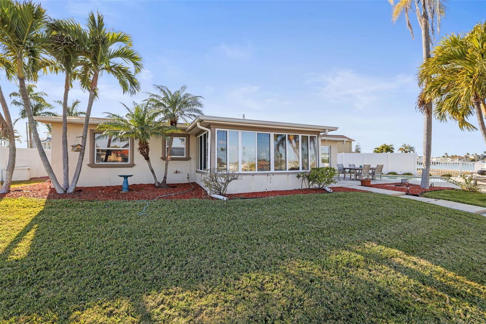 Listing photo id 10 for 645 Normandy Road