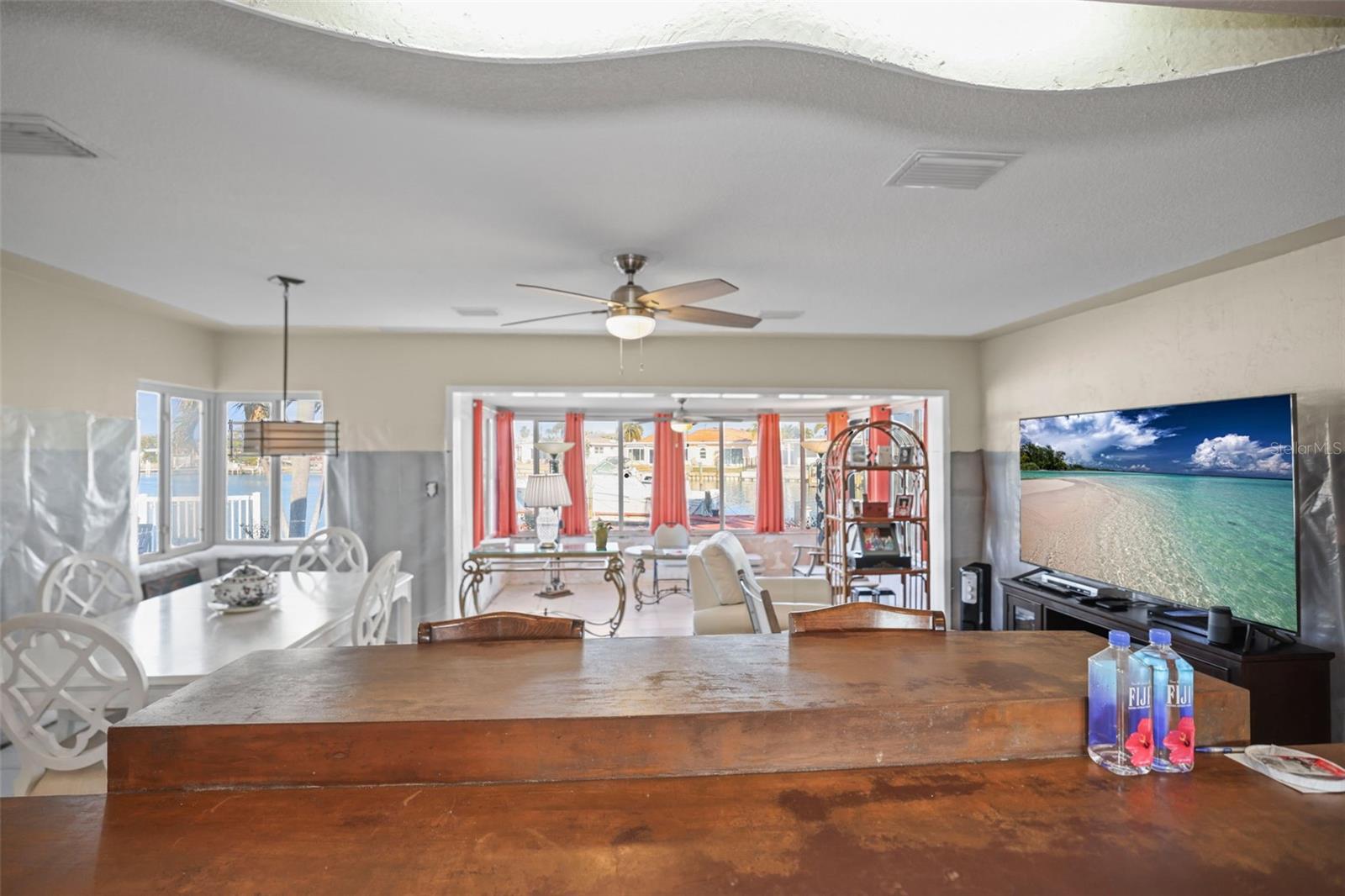 Listing photo id 14 for 645 Normandy Road