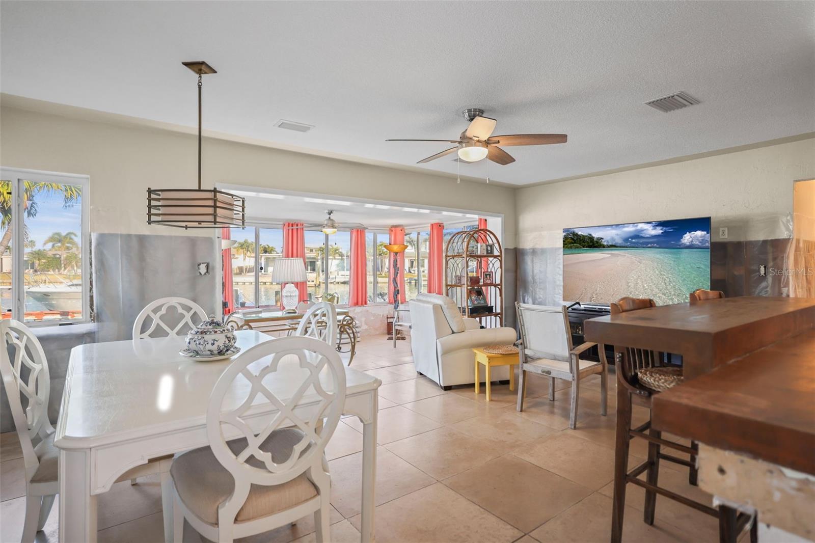 Listing photo id 15 for 645 Normandy Road